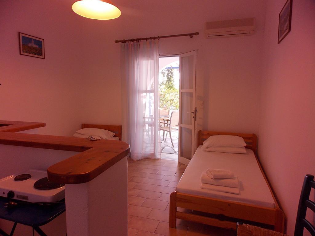 Vrahos Studios Kionia Room photo